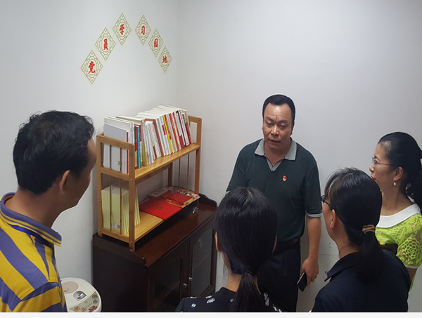捧读好书，轻嗅墨香——记第九党支部创建党员进建场地活动